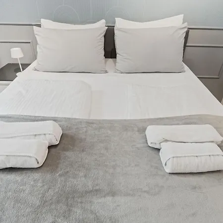 Cozy 3-zimmer In Bestlage! Zentral, Balkon & Parking