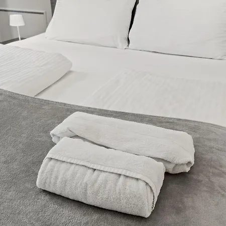 Cozy 3-zimmer In Bestlage! Zentral, Balkon & Parking *