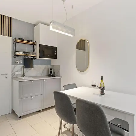 Cozy 3-zimmer In Bestlage! Zentral, Balkon & Parking