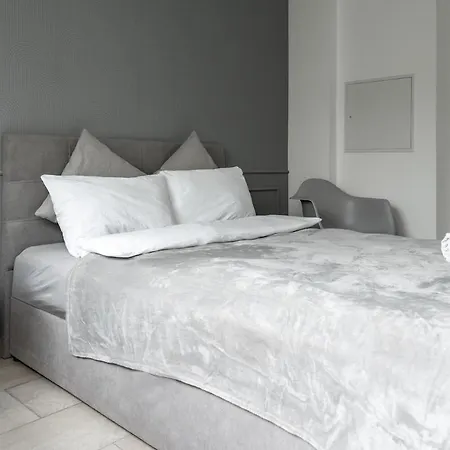Cozy 3-zimmer In Bestlage! Zentral, Balkon & Parking * Kolín nad Rýnem