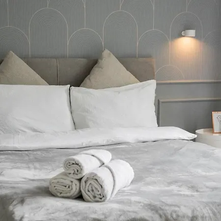 Cozy 3-zimmer In Bestlage! Zentral, Balkon & Parking