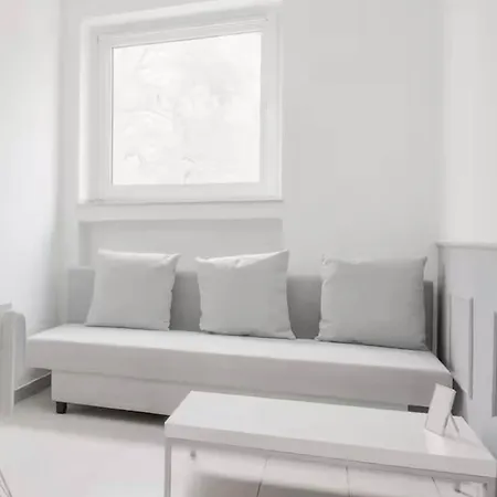Cozy 3-zimmer In Bestlage! Zentral, Balkon & Parking * Kolín nad Rýnem