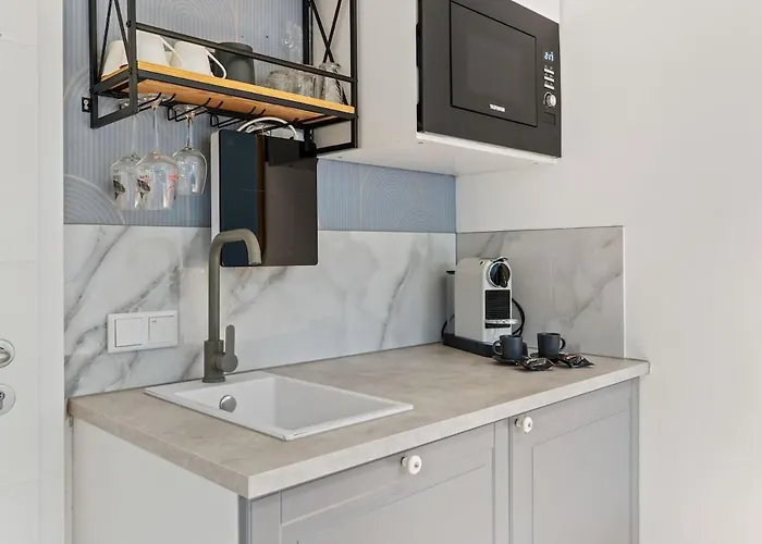 Cozy 3-zimmer In Bestlage! Zentral, Balkon & Parking דירה *