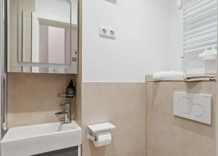 דירה Cozy 3-zimmer In Bestlage! Zentral, Balkon & Parking