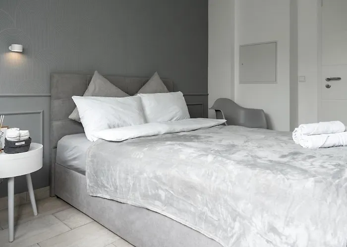 Cozy 3-zimmer In Bestlage! Zentral, Balkon & Parking * Kolín nad Rýnem