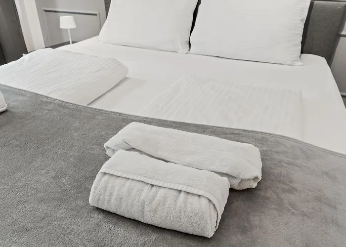 Cozy 3-zimmer In Bestlage! Zentral, Balkon & Parking *