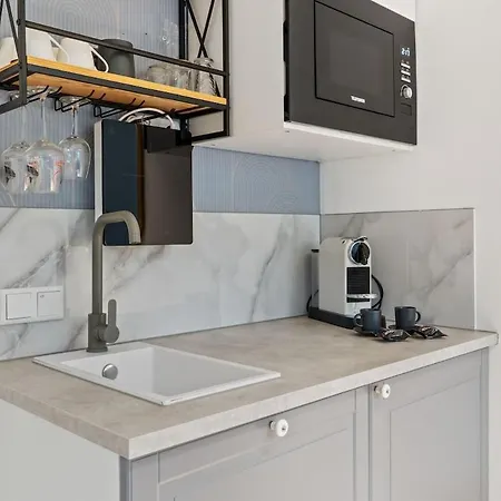 Cozy 3-zimmer In Bestlage! Zentral, Balkon & Parking Apartment *