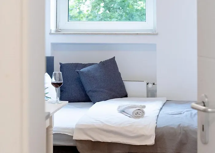 Cozy 3-zimmer In Bestlage! Zentral, Balkon & Parking Apartment Cologne